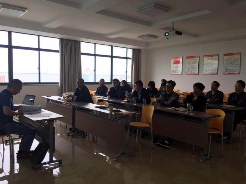 “以法律為準繩，以事實為依據”